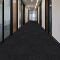 Dalles de moquette noires Bocai 50x50cm en nylon à boucles, faciles à installer pour les couloirs de bureau