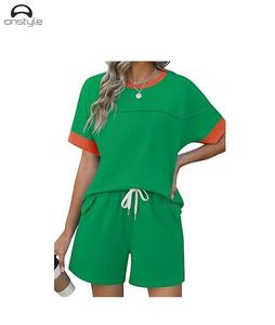 T-shirt et short d'été imprimés à manches courtes Vêtements de sport pour femmes Ensemble 2 pièces Vêtements de rue en gros pour filles Service OEM - Product Image 1