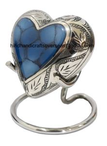 Grande urne de crémation en laiton en forme de cœur pour adultes cendres funéraires fabricant et fournisseur de restes d'Inde - Product Image 2