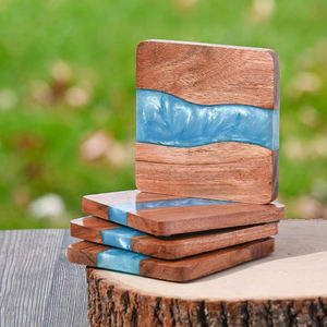 Ensemble de 4 sous-verres et porte-tasses classiques écologiques en bois et résine époxy 4x4 pouces carrés pour la cuisine - Product Image 3
