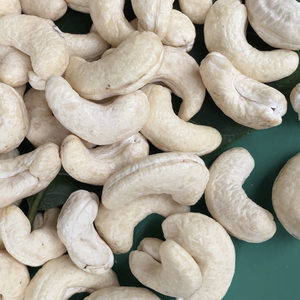 Meilleur tarif Noix de cajou LWP Noix de cajou W320 Emballage de noix de cajou exporté en gros vers l'Asie, l'UE, le Moyen-Orient de Santigo - Product Image 1