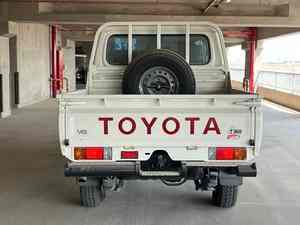 รถยนต์โตโยต้าแลนด์ครุยเซอร์ 79 ซีรีส์ ปี 2025 ใหม่เอี่ยม 0 กม. 299 แรงม้า เครื่องยนต์ 6 สูบ 5 ที่นั่ง เกียร์อัตโนมัติ ขาย - Product Image 6