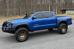 Toyota Tacoma TRD Off-Road Double Cab 4x4 usada del 2018 - Product Image 5