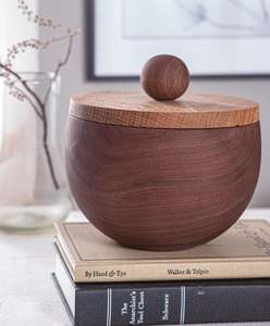 Urna de cremación de madera duradera para cenizas humanas con diseño fino hecho a mano para uso conmemorativo - Product Image 6