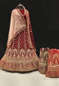 Meilleures ventes Velours Lehenga Choli de créateur avec travail Zari lourd Parfait pour les festivals, les mariages et les occasions spéciales - Product Image 5