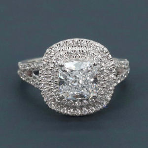 Bague solitaire en or blanc 14 carats étincelante avec coussin Moissanite rond taille brillant cultivé en laboratoire VVS Clarity pour femme - Product Image 1