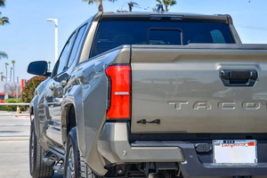 Pick-up d'occasion, modèle 2025, taille moyenne, double cabine, 4x4, moteur turbo 2.4L, boîte automatique 8 vitesses, finition sport - Product Image 4