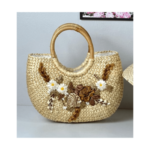 Sac multicolore en jacinthe d'eau fait main de créateur-Sacs personnalisés sacs à main pour femmes Sac durable en jacinthe d'eau - Product Image 4