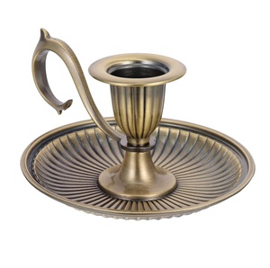 Bougeoirs de décoration gothique en cuivre faits à la main Bougies de pilier de maison rustiques avec finition d'oxyde de poignée de fer pour la décoration de Noël - Product Image 3