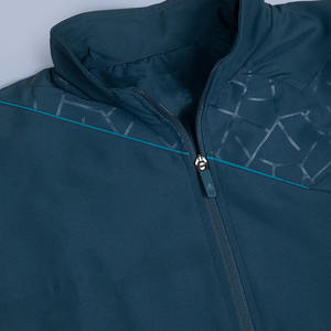 Survêtement athlétique bleu sarcelle pour homme, veste zippée à col montant avec motif géométrique sur les épaules et pantalon de jogging ajusté assorti, vêtements de sport - Product Image 5