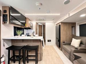 รถพ่วงสำหรับเดินทางแบบพับได้น้ำหนักเบาพิเศษสำหรับการตั้งแคมป์ใน2024 2025 coachmens Freedom RV - Product Image 4