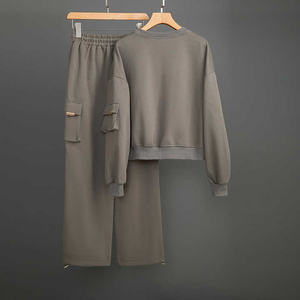 Chándal de mujer Premium con chaqueta con cremallera de tela suave y pantalones de ajuste relajado para la comodidad y la moda diarias - Product Image 2