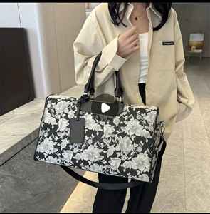 Sac de voyage résistant à l'eau réglable en cuir vintage de luxe personnalisé de grande capacité - Product Image 5