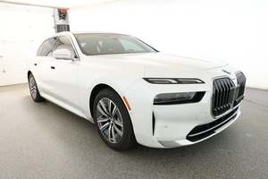 BMW i7 eDrive50 4 portes à traction avant, modèle 2024, d'occasion, en excellent état, faible kilométrage, en stock, offerte à un prix exceptionnel - Product Image 6