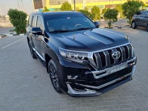 LandCruiser Prado 2020 GCC, moteur diesel turbo, boîte de vitesses automatique, direction à gauche, sièges en cuir, caméra arrière, pneus R19, intérieur foncé - Product Image 2