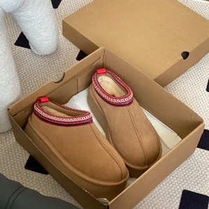 Chaussures classiques d'hiver pour femme, semelles épaisses, en coton, bottes de neige chaudes, marque de créateur de mode, bottes à motifs personnalisés - Product Image 2