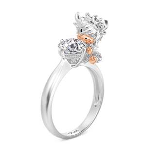 Anillo Vintage Jeulia Hug Me con Diseño de Vaca Highland en Dos Tonos, Oro Rosa y Plata de Ley Chapada en Oro - Product Image 1
