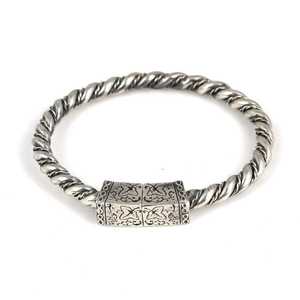 Pulsera Adana de Plata de Ley 925 con Piedra Cuadrada Blanca y Motivo de Hoja, Pulsera de Tenis Moderna - Product Image 3
