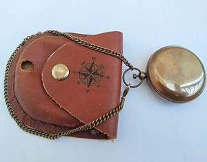 Brújula de latón náutica hecha a mano con brillo de dirección Qibla antigua con aspecto marrón y estuche de cuero brújula apuntando regalo - Product Image 3