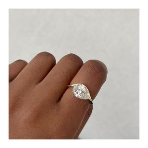 Radiant Cut Lab ปลูกแหวนหมั้น IGI ได้รับการรับรอง Lab ปลูกแหวนเพชร 2Ct Radiant Lab เพชร Bridle Solitaire แหวนเพชร - Product Image 4