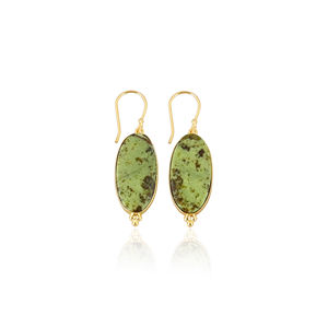 Boucles d'oreilles en laiton plaqué or avec opale verte, faites à la main, pour les tenues quotidiennes, boucles d'oreilles pendantes en laiton tendance pour les événements spéciaux - Product Image 1