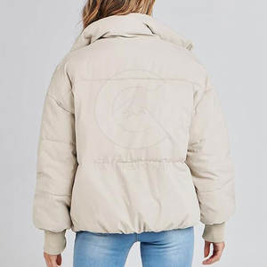 Chaquetas acolchadas de mujer de nuevo estilo 2025 de diseño personalizado Chaquetas acolchadas rellenas de algodón de punto bajo MOQ para mujer - Product Image 2