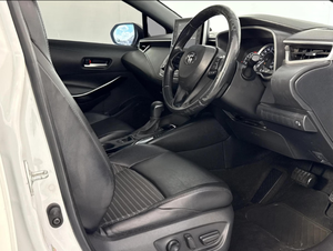 Voiture d'occasion de qualité et abordable, Toyota Corolla 1.8 XS automatique 2021, conduite à droite - Product Image 4