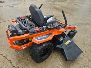 Tondeuses autoportées Husqvarna XCITE Z375 à rayon de braquage zéro à vendre - Product Image 3