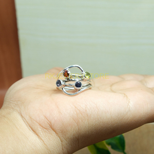 แหวนเงินแท้ 925 ประดับพลอยคุณภาพสูง ไอลไลท์สีน้ำเงิน อเมทิสต์สีม่วง โกเมนสีแดง เพอริดอตสีเขียว แหวนดีไซน์โดดเด่น เหมาะสำหรับเป็นของขวัญ - Product Image 4