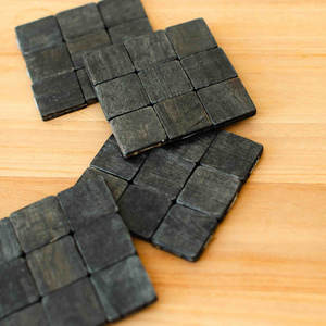 Sous-verres en bois de noyer au design abstrait Sous-verres ronds en bois de manguier fabriqués à la main Tasses à café artistiques classiques en gros - Product Image 4