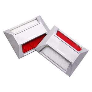 Marcador Reflectante Prismático de Alta Intensidad de Aluminio Duradero de Alta Calidad, Rojo Blanco, 13x10 cm, para Seguridad en Entradas de Vehículos, Advertencia de Tráfico - Product Image 2