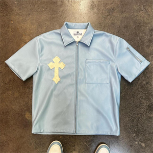 Camiseta OEM con logotipo personalizado para hombre, chaqueta bomber de cuero con cremallera, camiseta de manga corta para hombre con parche bordado, camiseta de cuero PU para hombre - Product Image 4