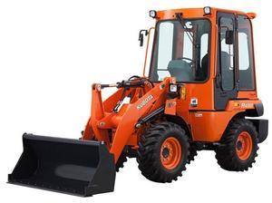 Tractor Agrícola LA324 de 25 HP 4WD con Ruedas Rojas y Cucharón Cargador Frontal, Transmisión por Engranajes - Product Image 2