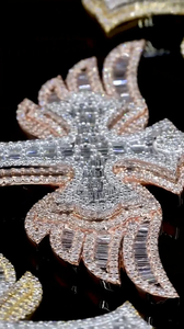 Pendentif croix personnalisé en or rose 18 carats avec diamants Moissanite, style Hip Hop glacé, pour femme, idéal pour mariage et soirée - Product Image 3