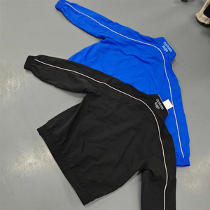 Ensemble de survêtements en coton et polyester à motif solide à la mode pour hommes et femmes Vêtements décontractés respirants avec options de logo de marque personnalisé - Product Image 3