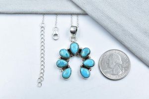 สร้อยคอทำมือขนาด 18 นิ้ว ปรับได้ พร้อมจี้โมฮาวีเทอร์ควอยซ์ประดับขอบด้วยโรเดียมและทองคำ บนตัวเรือนเงินแท้ เหมาะสำหรับทั้งชายและหญิง - Product Image 4