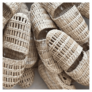 Pantuflas de Jacinto de Agua, Pantuflas Trenzadas de Jacinto con Ribete de Tela para Conjuntos de Regalo de Boutique y Uso Interior, Hechas en Vietnam - Product Image 3