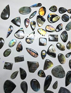 Labradorite naturelle multi-feu, taille cabochon, tailles libres, texture de sculpture lunaire, fabrication de bijoux, fabrication de breloques, pierre précieuse en vrac - Product Image 3