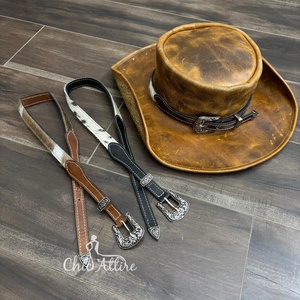 สายคาดหมวกคาวบอยหนังวัวแท้สไตล์ตะวันตก พร้อมหนังมีขน ปรับขนาดได้ พร้อมหัวเข็มขัดสลักลาย สำหรับทุกเพศ - Product Image 1