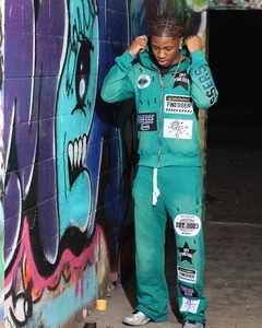 Streetwear Fabricant de survêtements en éponge française Ensemble pantalon de survêtement et sweat à capuche personnalisés Survêtement en strass délavé à l'acide pour hommes - Product Image 4