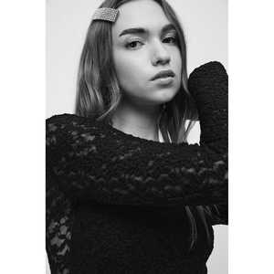 Blusa Casual de Manga Larga con Espalda Descubierta y Encaje, con Plumas Decorativas y Logotipo Frontal, Talla XL, para Otoño y Primavera - Product Image 4