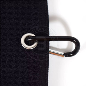 Toalla de golf tipo waffle de secado rápido con logo personalizado impreso para regalos de torneos y promoción de marcas deportivas - Product Image 4