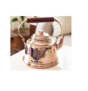 Tetera de cobre hecha a mano con aspecto antiguo adecuada para fiestas de té con temas de cocina rústica y acentos culturales para el hogar - Product Image 6