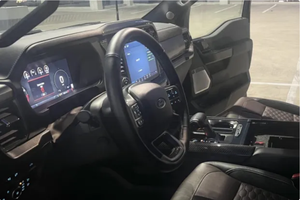 PRÊT À CONDUIRE - VÉHICULE D'OCCASION À VOLANT À GAUCHE |   Conduite à droite |   ROUSHHSS OFF-ROADDSS 2024 FORDDSS F-150 LARIATTSS SUPERCREWWSS 4X4 - Product Image 4