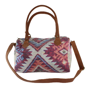 Alfombra tejida de algodón polivinílico cuidadosamente cosida con diseño Kelim / Dhurry impreso digitalmente con monedero fino de cuero genuino para mujer - Product Image 1