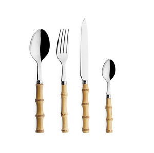 Elegante juego de cubiertos de madera ecológico diseñado para una cena sostenible y artesanía de primera calidad - Product Image 1