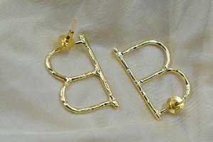 Bijoux d'oreilles plaqués or avec mots anglais de haute qualité pour femmes et filles - Product Image 4