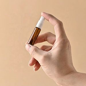 Mini Botella de Vidrio Transparente de 1ml, 2ml, 3ml, 5ml con Atomizador y Serigrafía, Frasco Atomizador de Perfume Vacío para Muestras de Suero para el Cuidado de la Piel - Product Image 6