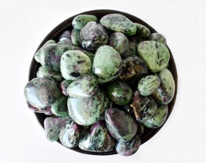 Piedras de Zoisita Rubí Pulimentadas a Mano al por Mayor para Múltiples Usos, Diseño Excelente, Piedra de Cristal Pulida a Mano - Product Image 3
