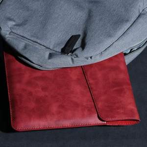 Fundas delgadas y elegantes con mangas de cuero de lujo con diseño elegante, ajuste cómodo, protección contra arañazos, cierre seguro y atractivo moderno - Product Image 2